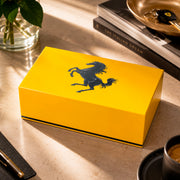 Humidor artesanal color amarillo para 75 habanos con diseño de caballo