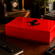 Humidor artesanal color rojo para 75 habanos con diseño de caballo